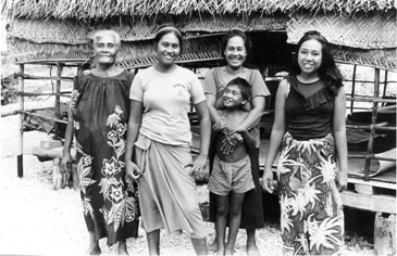 Tautahi, Teapike & fam 1984